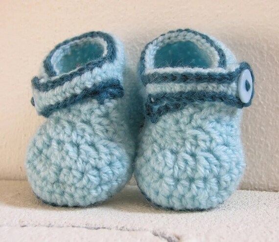 Baby crochet shoes hand knit warm baby blue light 0-3 months winter spring gift 