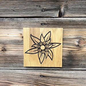 Edelweiss as a mural made of oak wood | Wall decoration | Nature | Mountains