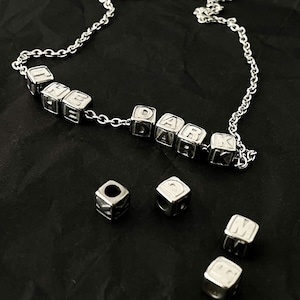collar de plata con nombre de letra personalizado en acero inoxidable, collar de cubos de letras minimalistas, collar con nombre personalizado, collar de hombre