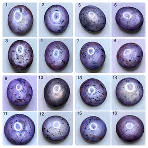 Op de afbeelding: Een rustiek houten bord met de tekst "Welcome to our home" in een handgeschreven stijl. Het bord heeft een verweerde afwerking en een eenvoudig, uitnodigend ontwerp, perfect voor een veranda of entree.