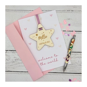 Carte bébé fille, souvenir étoile en bois personnalisé fait main - Bienvenue dans le monde