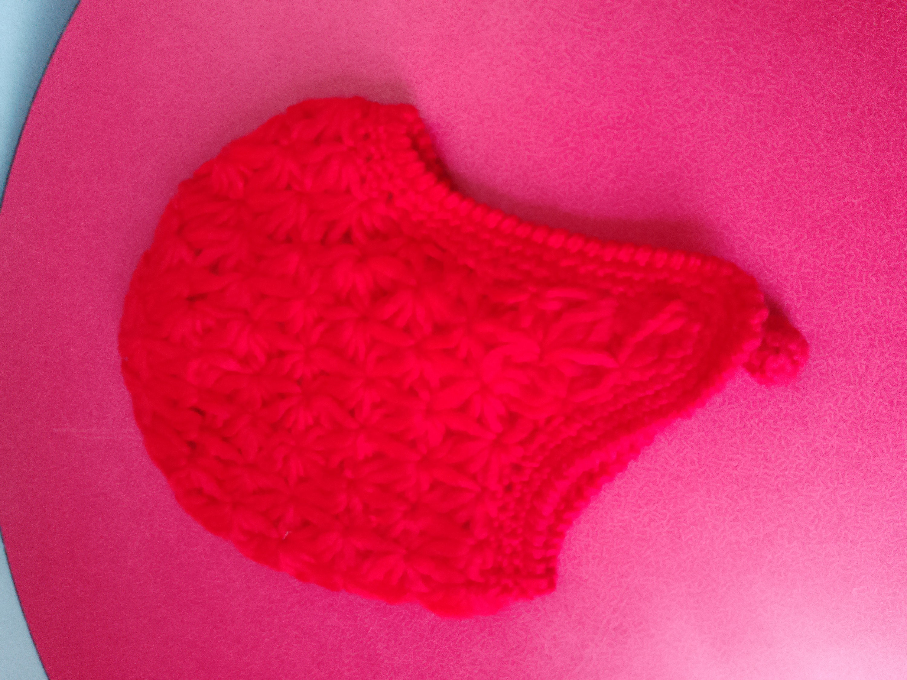 Vintage red knitted babies childs bonnet age 12 to 18mth