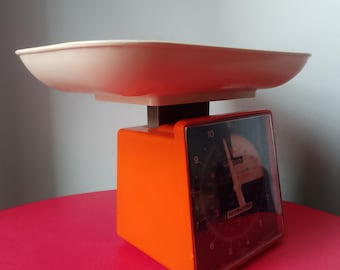 Ancienne balance de cuisine POSSO MENAGE 1500g orange et noire Années Ancienne balance de cuisine POSSO MENAGE 1500g orange et noire Années