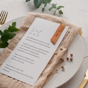 Cartes de menu pour mariages, baptêmes, minimalistes avec étiquettes typographiques, papier cuir, modernes, propres, menus de boissons avec optique cuir, étiquette