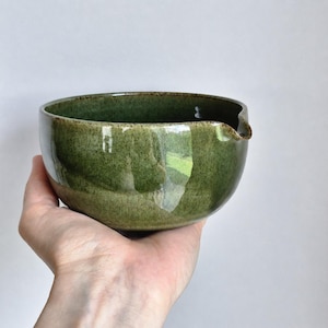 Ensemble de bols à matcha faits main, ensemble de bols à matcha vert mousse avec bec verseur et support pour fouet, cadeau pour les amateurs de matcha