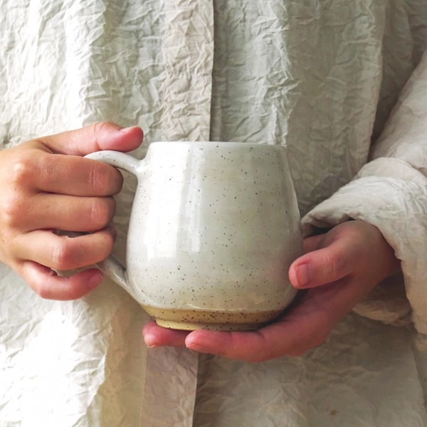 Taza de café de gres, taza moteada blanca, tazas de cerámica de 12 oz, tazas rústicas beige, taza de crema grande, juego de tazas de cerámica de otoño