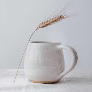 2er Set handgemachte gesprenkelte Steinzeug Kaffeetasse: Beige weiße Keramik