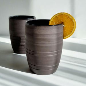 Extra grote zwarte keramische koffiemok, greeploze aardewerkbeker 500 ml/18 oz, jumbo aardewerkbeker, XL kerstcadeau voor hem, vader