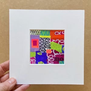 Mini tableau abstrait collage coloré, petite peinture originale, cadeau d&#39;oeuvre d&#39;art fait main pour maison moderne, décoration murale bohème miniature.