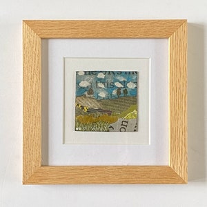 Pequeña pintura de paisaje de collage, pequeño arte de pared de campo rústico, obra de arte original en técnica mixta, regalo de decoración de pared terrosa para los amantes de los árboles.