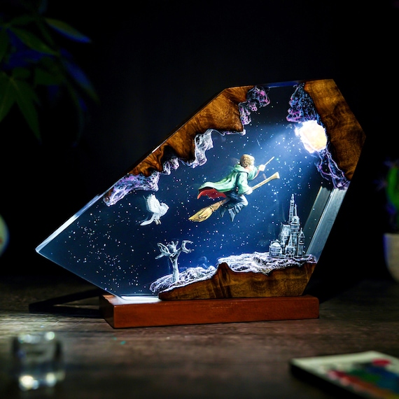 ジオラマ魔法使いの少年の空飛ぶランプ、魔法の城、ハロウィーンの