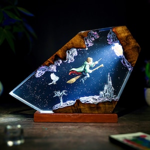 Diorama Trollkarlspojke Flyglampa, Magiskt Slott, Halloweenpresent, Unikt Monster, Nattlampa i Harts, Presenter till Son