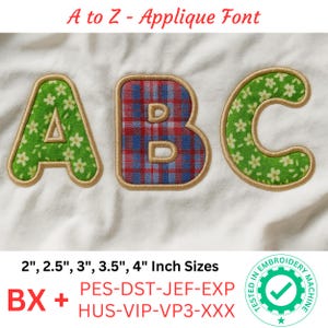 Könnte beinhalten: Applikationsschrift Buchstaben A, B und C. Buchstabe A ist grün mit weißem Blumenmuster. Buchstabe B ist rot und blau kariert. Buchstabe C ist grün mit weißem Blumenmuster. Die Buchstaben sind goldfarben umrandet. Der Text "A to Z - Applique Font" ist enthalten.