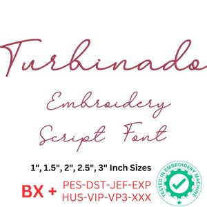 Op de afbeelding: Turbinado borduurlettertype in rood.  Beschikbaar in de maten 2,5, 3,8, 5,1, 7,6 en 10,2 cm.  Bevat de bestandsformaten BX, PES, DST, JEF, EXP, HUS, VIP, VP3 en XXX.  Getest in een borduurmachine.