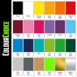 Op de afbeelding: Een kleurenkaart met 30 verschillende kleurstalen. De kleuren omvatten zwart, wit, geel, oranje, rood, roze, blauw, groen, grijs, bruin, goud en zilver.