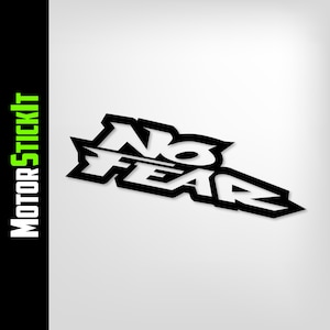 Könnte beinhalten: Ein schwarz-weißer Aufkleber mit dem Schriftzug "NO FEAR" in einer stilisierten Schriftart. Das Design ist kantig und spitz, wahrscheinlich für ein Fahrzeug. Das Logo "MOTORSTICKIT" ist links vertikal dargestellt.