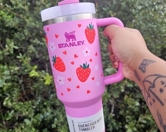 Erdbeer Stanley Becher | Niedlich Coquette | Koala | Lena | Rosa | Geschenke für Frau | Kawaii | Freundin | Pfingstrose | 90 g | 40oz