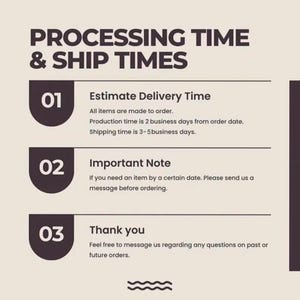 Puede incluir: Un gr&aacute;fico informativo con el texto "PROCESSING TIME & SHIP TIMES". Detalla los tiempos de entrega estimados, incluyendo las duraciones de producci&oacute;n y env&iacute;o. Tambi&eacute;n incluye una nota sobre c&oacute;mo contactar al vendedor para fechas de entrega espec&iacute;ficas y un mensaje de agradecimiento.