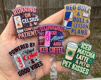Porta credenciales de acrílico Glitter Badge Reel, para enfermeras y maestras, Running on Celsius Alani Nu Diet Coke Red Bull Badge, Iced Matcha Latte Pet Kisses