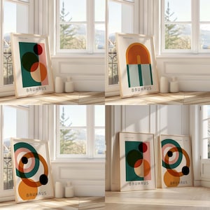 K&ouml;nnte beinhalten: Vier gerahmte Drucke mit geometrischen Designs in Gr&uuml;n-, Orange- und Rosat&ouml;nen. Jeder Druck tr&auml;gt den Schriftzug "Bauhaus" am unteren Rand.