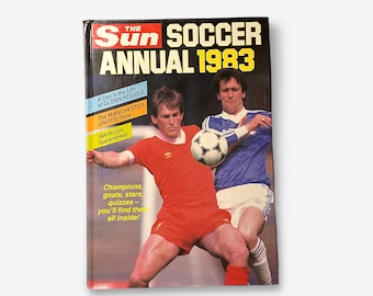 Libro de tapa dura de la edición vintage de The Sun - Anuario de fútbol de 1983