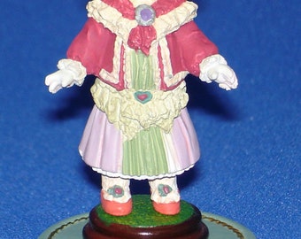 Miniature Antique Museum Vol. 2: Jumeau Triste Bisque Bisque Doll (red color)