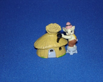 Chocoegg Story Characters - The Three Little Pigs (Little Pig & the Straw House)