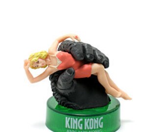 Kaiyodo King Kong Figure Collection released at 7-Eleven - #6 Ann & Kong