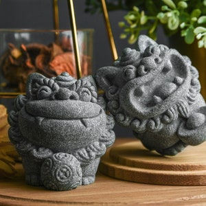 Par de estatuas de piedra de perros foo en miniatura inspiradas en estatuas de leones guardianes