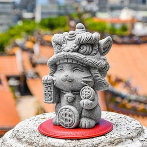 Figurine en pierre de chat de danse du lion inspirée de l&#39;argent et du bibelot Maneki Neko