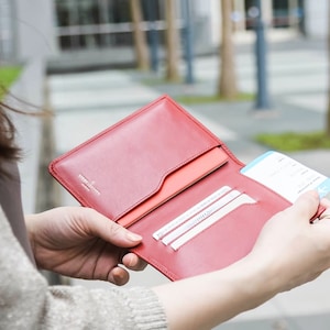 Cartera de pasaporte de cuero genuino rojo burdeos con tarjetero adicional