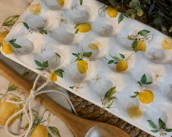 Bandeja para huevos con forma de limón / Soporte para huevos artesanal estilo granja / Decoración de cocina estilo cottagecore / Capacidad para 18 huevos / Cocina rústica campestre