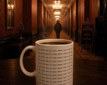 Taza de café de El Resplandor: Solo trabajo, nada de diversión - Película de terror, impresión a doble cara