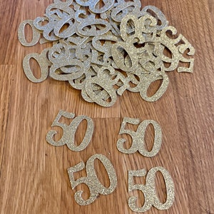 50. rocznica urodzin, brokatowe dekoracje stołu, konfetti