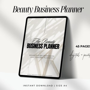 Puede incluir: Un planificador de negocios de belleza digital e imprimible de 45 páginas. La portada presenta un fondo blanco con una superposición de sombra y el texto "The Beauty BUSINESS PLANNER". También se incluye el texto "BRAND VISION WORKBOOK AND CONTENT PLANNER". El planificador está disponible para descarga instantánea y es de tamaño A4.