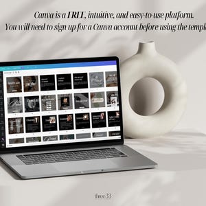 Może przedstawiać: Laptop wyświetlający ekran Canva z siatką szablon&oacute;w medi&oacute;w społecznościowych. Szablony są czarno-białe z tekstem i obrazami. Laptop znajduje się na białej powierzchni z białym wazonen z okrągłym otworem.