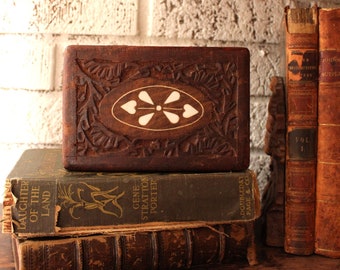 Vintage Solid Wood Carved Hinged Jewelry Trinket Storage Box with Decorative Inlay.