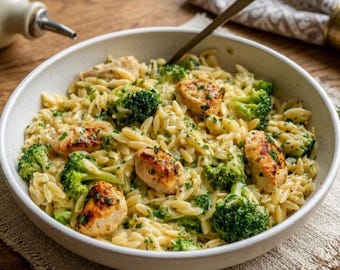 Receta de pollo cremoso con orzo en una sola sartén (PDF) / Pollo, brócoli y orzo / Cena fácil en una sola olla / Comida reconfortante / Descarga instantánea