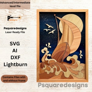 Peut inclure: Une œuvre d'art en bois découpée au laser représentant un voilier naviguant sous une pleine lune avec un ciel nocturne étoilé. Les vagues se brisent autour du bateau et des oiseaux volent au-dessus. L'œuvre d'art est encadrée dans un cadre en bois naturel. Le texte "Psquaredesigns" est visible en bas de l'image.