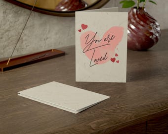 Tarjeta de felicitación de acuarela con corazón "Eres amado" / Interior en blanco