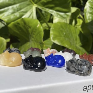 1.5&#39;&#39; Crystal Sleep Cat, Gemstone Sleeping Cat, Crystal Animal, Healing Crystal, Crystal Decoration, Gift for Her, Carved Crystal