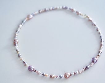 Sierlijke kleurrijke barokke parelketting • Minimalistische natuurlijke parelketting • 14K gold filled hoge glans snoepketting