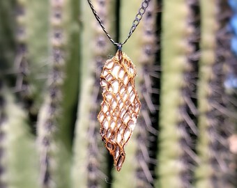 Colgante de encaje cactus 2022 en color natural con respaldo de lino color crema