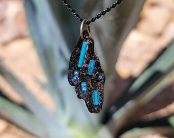 2042 Colgante cactus cholla con cuentas de cristal azul