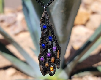 2040 Colgante cactus cholla con cuentas de cristal azul, morado y naranja.