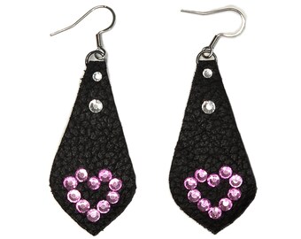 3017 Piel negra con pedrería rosa y blanca.