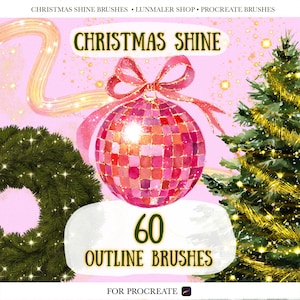 Puede incluir: Gráfico de arte digital con el texto "CHRISTMAS SHINE" y "60 OUTLINE BRUSHES". La imagen presenta un adorno de bola de discoteca rosa con un lazo rosa, una corona verde y un árbol de Navidad con oropel dorado. El fondo es rosa claro.