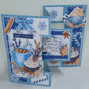 Taza de chocolate caliente, tarjeta navideña, tarjeta festiva, tarjeta de chocolate caliente, tarjeta de taza, tarjeta azul plegable en Z