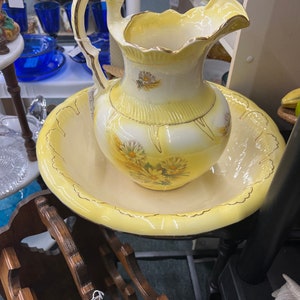 Yellow Wash Basin and Pitcher with Daisies – Vintage Floral