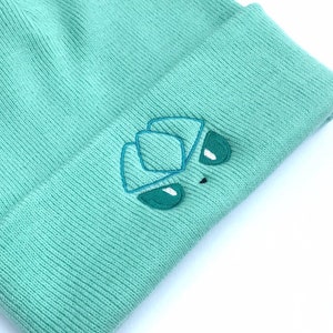 Bestickte glänzende Glaceon inspirierte Mütze | Mütze | Erwachsenen Geschenk | Süß